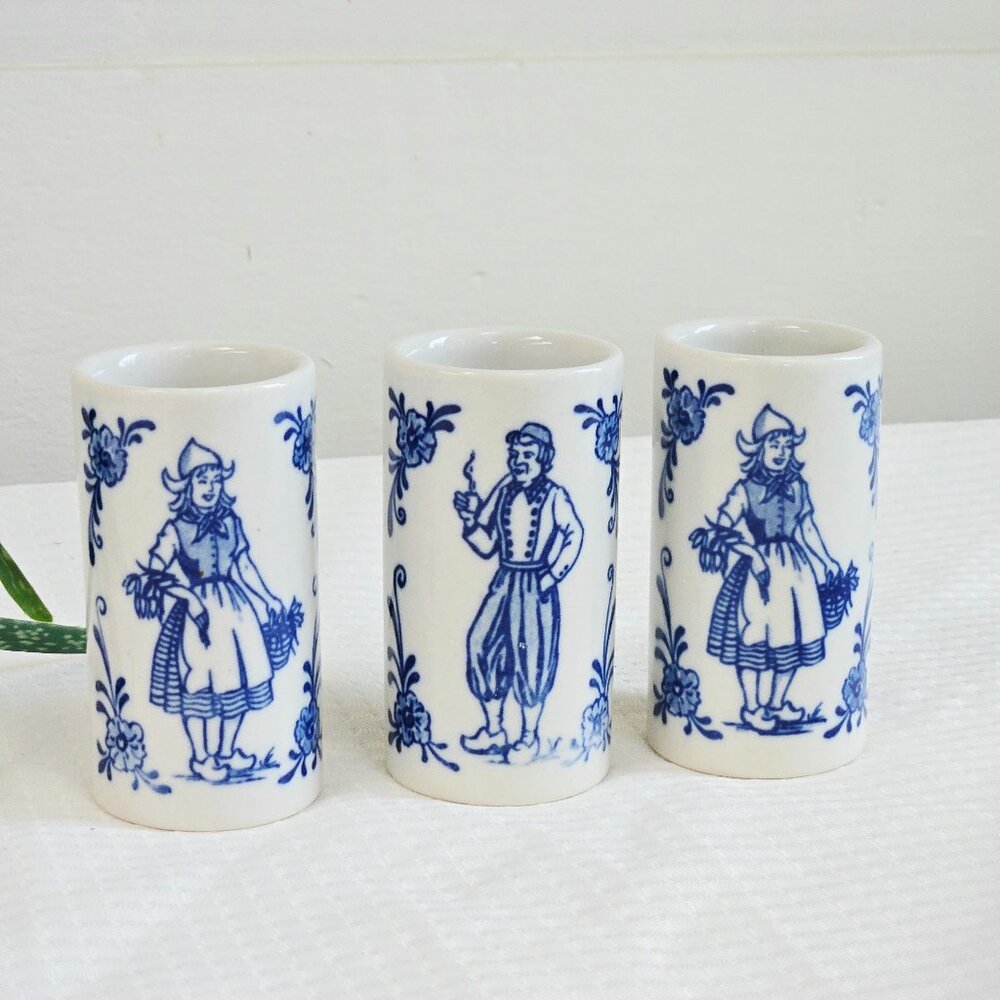 3/$75🥳 Vintage Delft Blue Shot Glasses – Set of 3 – 1 oz – EUC